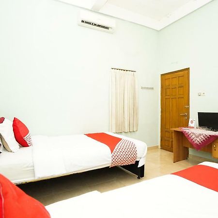 Kartika Syariah Homestay By Stayku Surabaya Ngoại thất bức ảnh