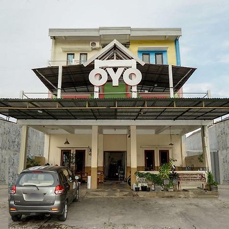 Kartika Syariah Homestay By Stayku Surabaya Ngoại thất bức ảnh