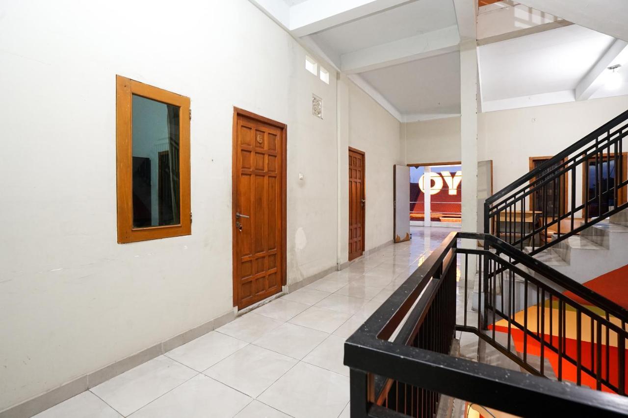 Kartika Syariah Homestay By Stayku Surabaya Ngoại thất bức ảnh