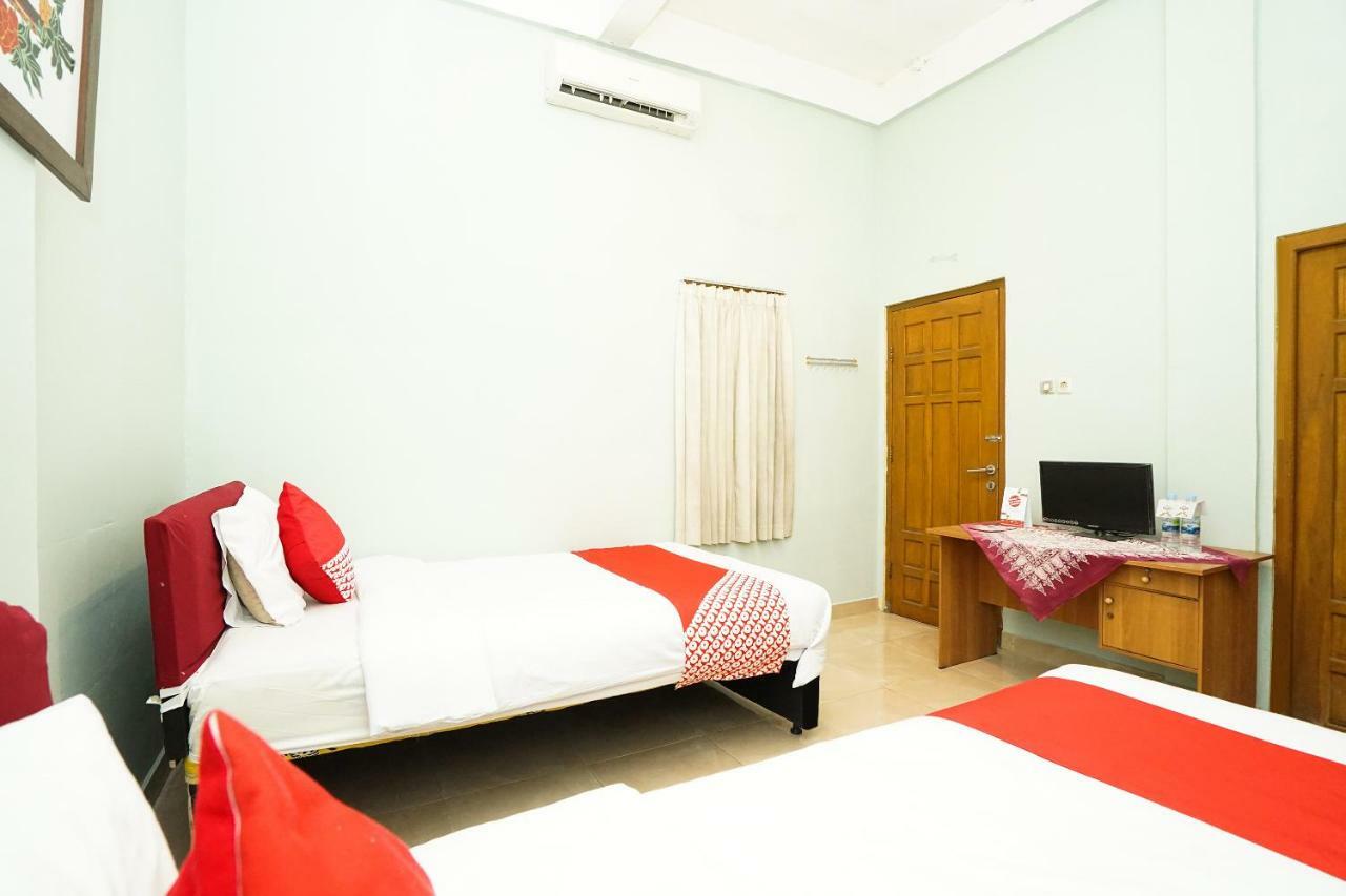 Kartika Syariah Homestay By Stayku Surabaya Ngoại thất bức ảnh