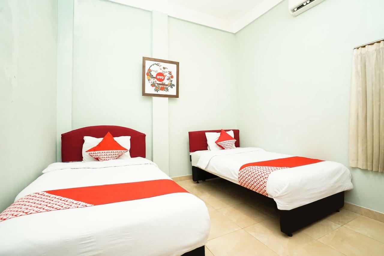 Kartika Syariah Homestay By Stayku Surabaya Ngoại thất bức ảnh